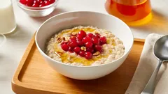 Ovesná kaše s brusinkami a lněnými semínky – ideální snídaně pro ty, kteří chtějí jíst zdravě