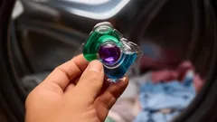 Jak správně používat kapsle na praní: Téměř všichni dělají pořád stejné chyby