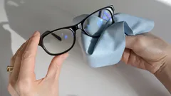 Dokonale čisté brýlové čočky bez škrábanců: návod krok za krokem